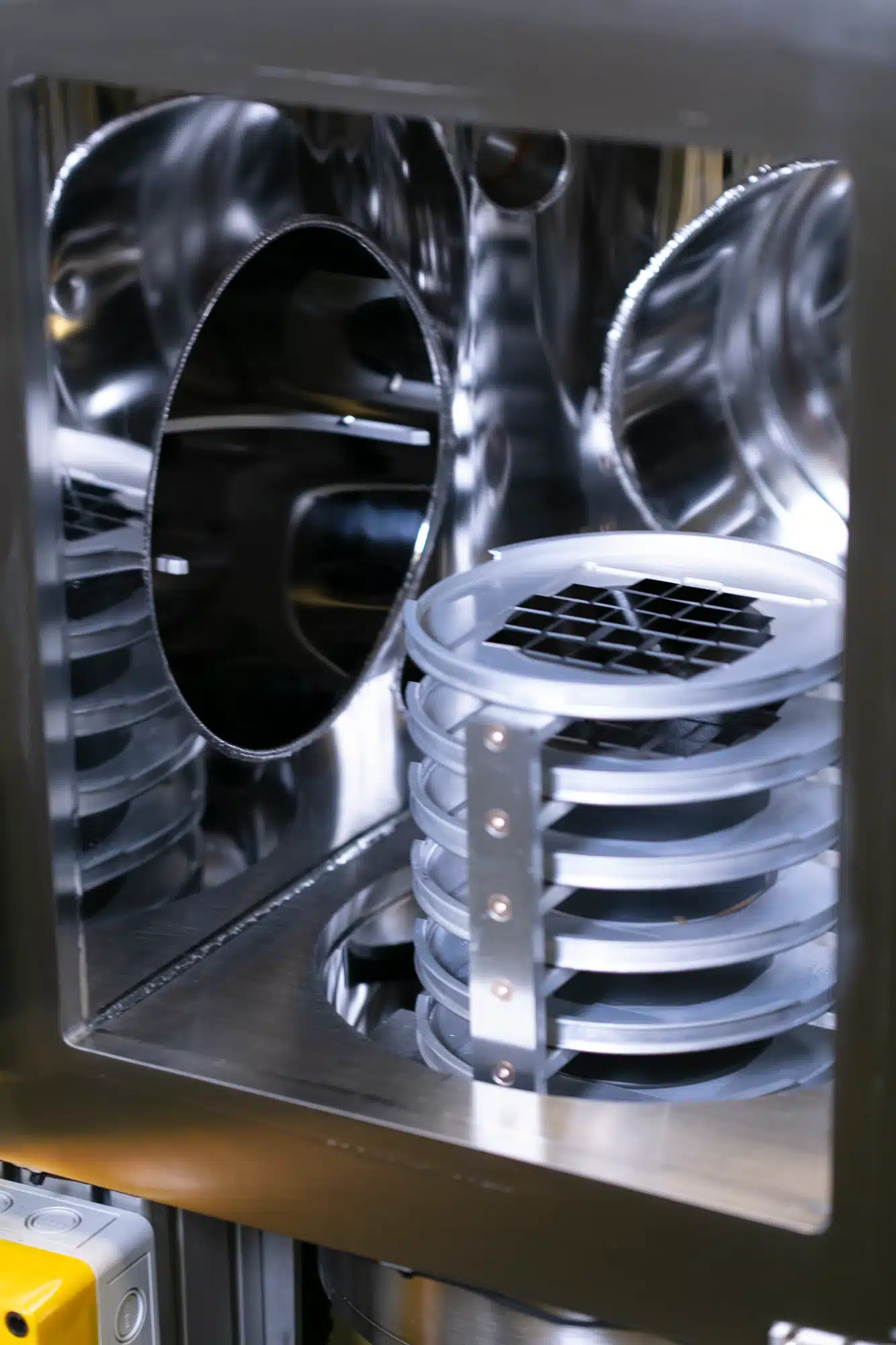 A metal oven for nanofabrication experimentation